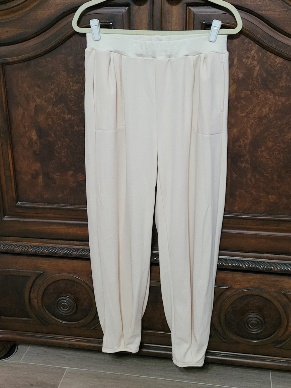 Women's Pull-On Cropped Tapered Pants in Light Beige